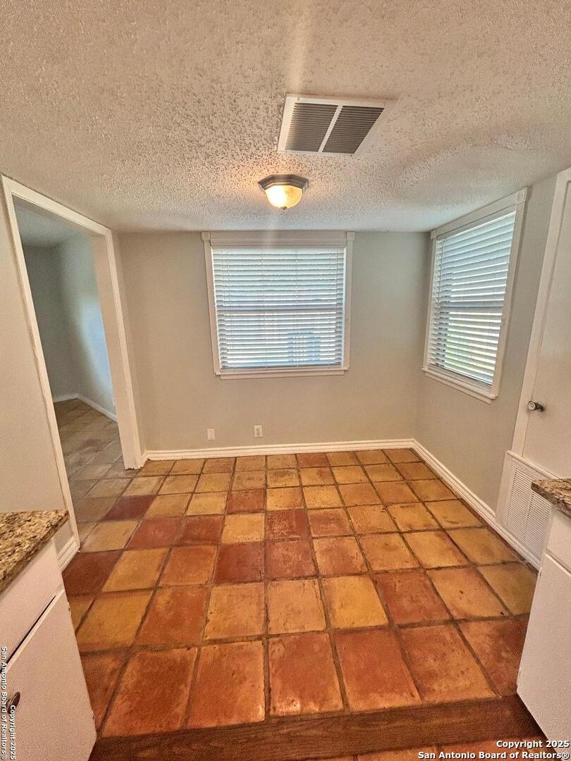 8573 ECHO CREEK LN, San Antonio, TX 78240