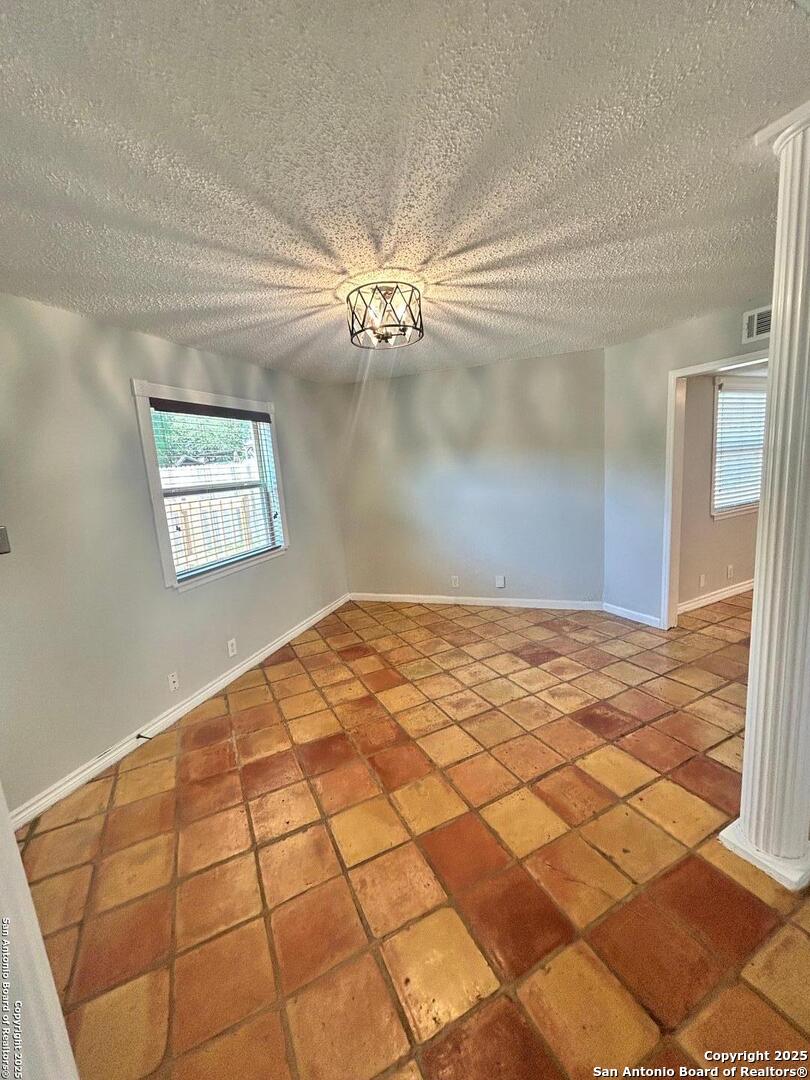 8573 ECHO CREEK LN, San Antonio, TX 78240