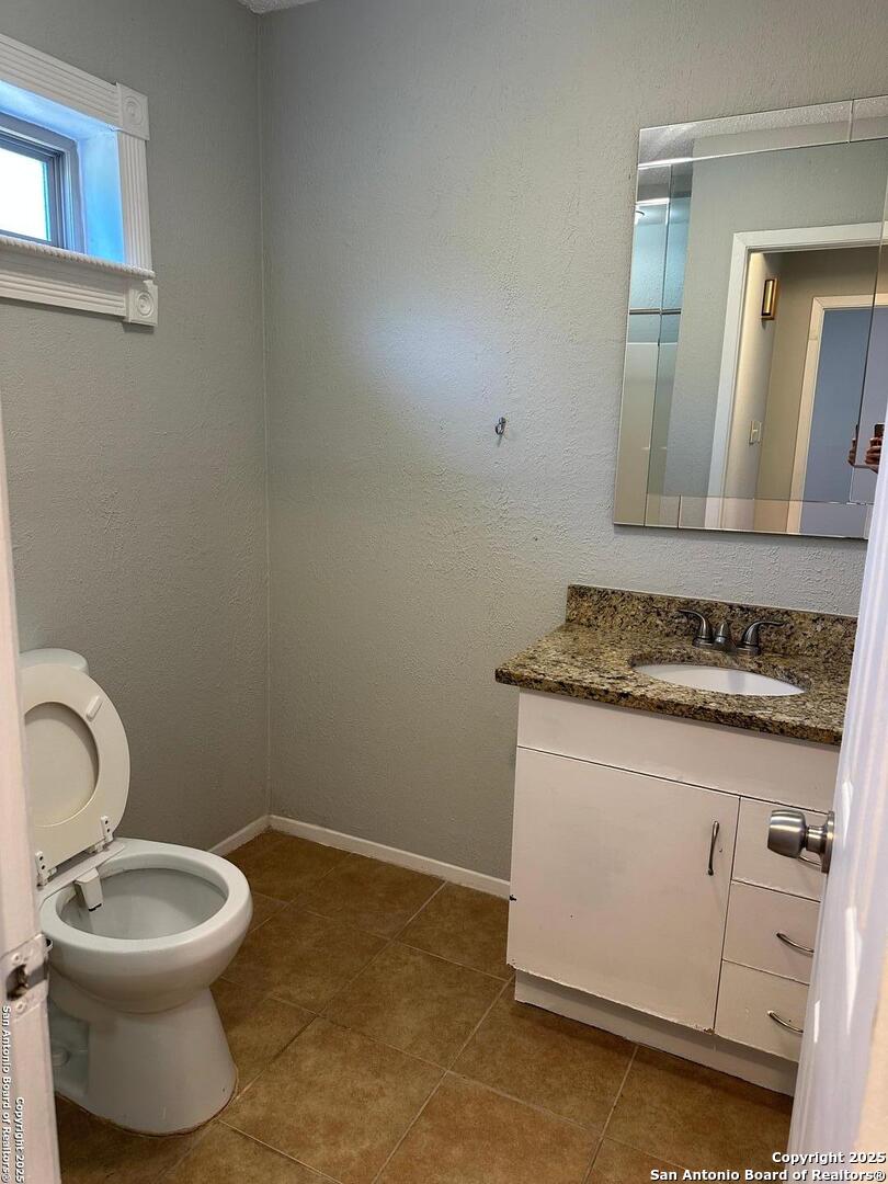 8573 ECHO CREEK LN, San Antonio, TX 78240