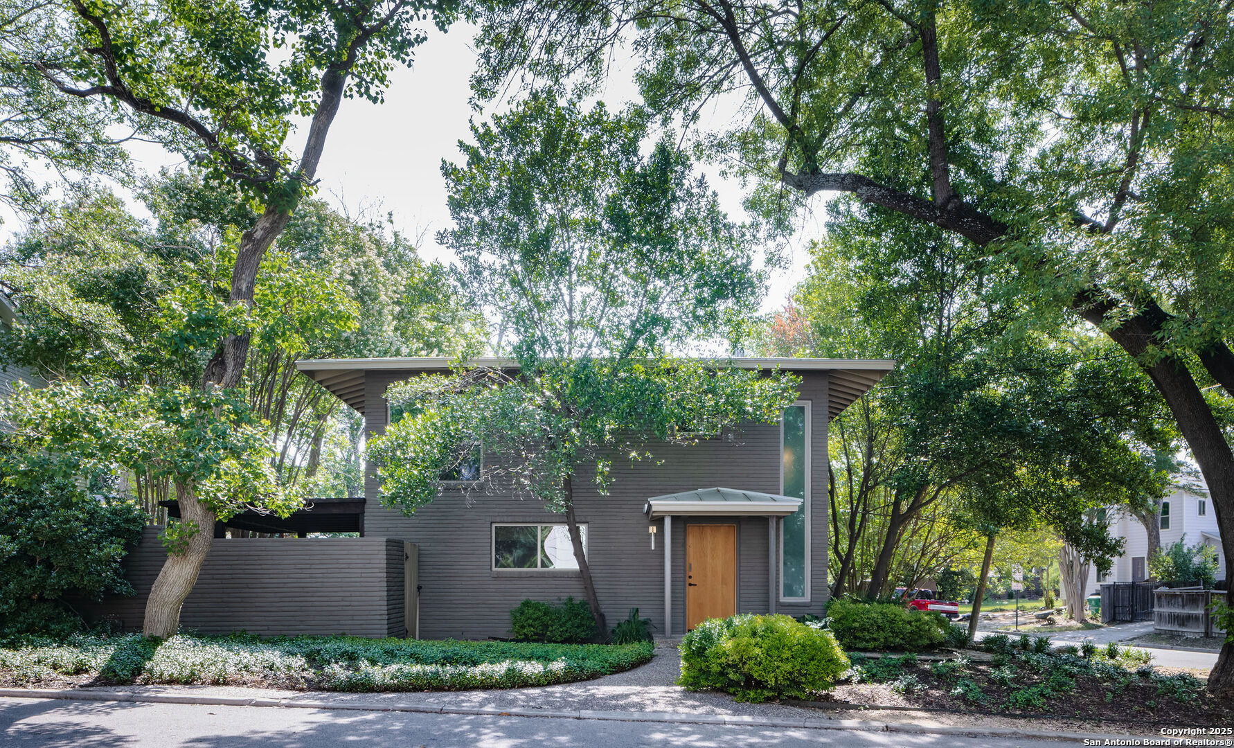 Property photo for 221 Ogden Ln, Alamoheights, TX