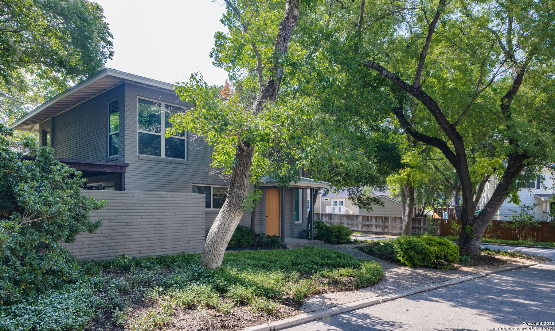 221 Ogden Ln, Alamoheights, TX 78209