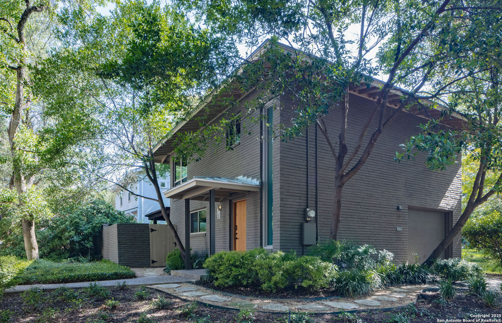 221 Ogden Ln, Alamoheights, TX 78209