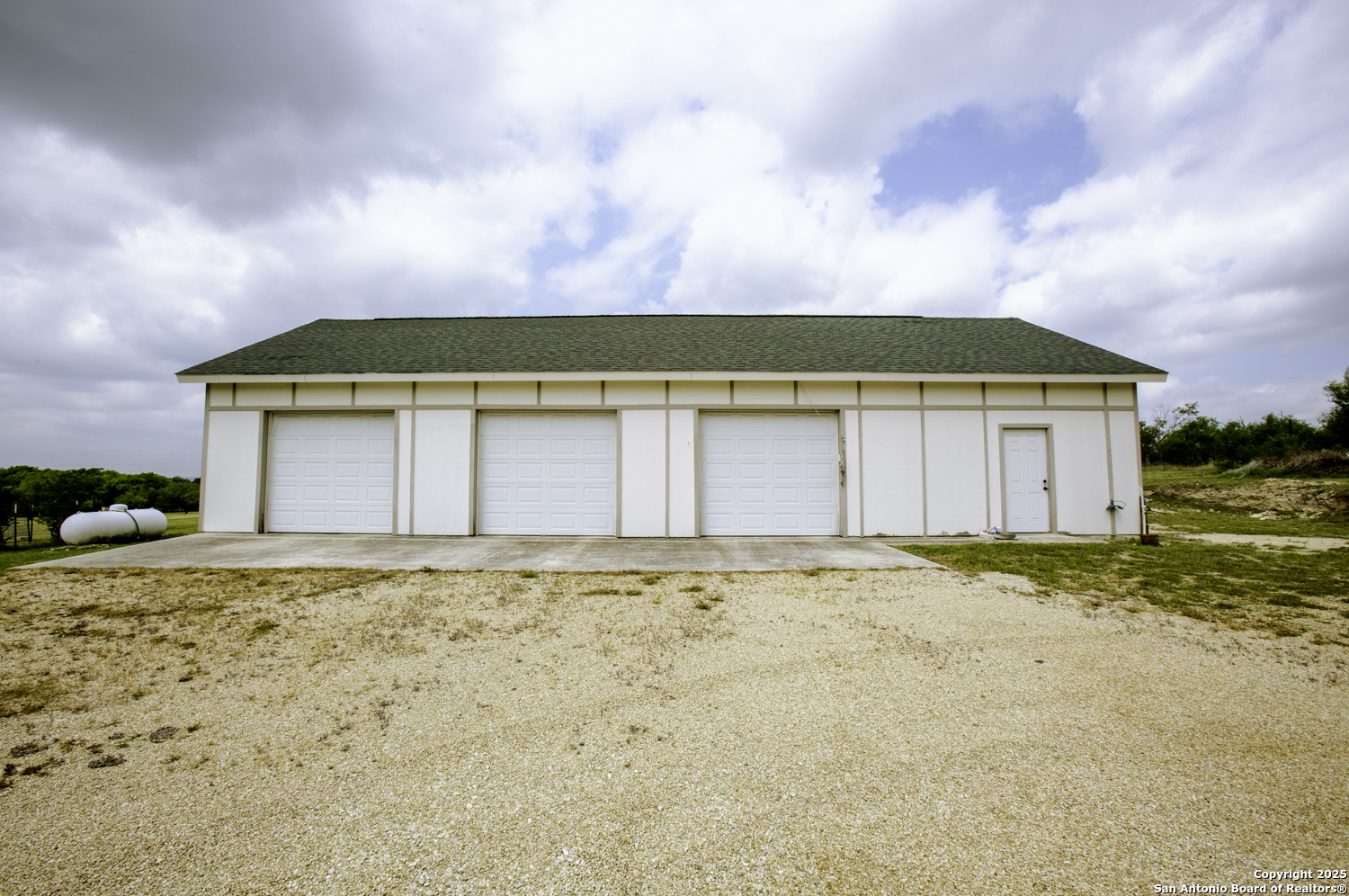 3 car garage with workshop