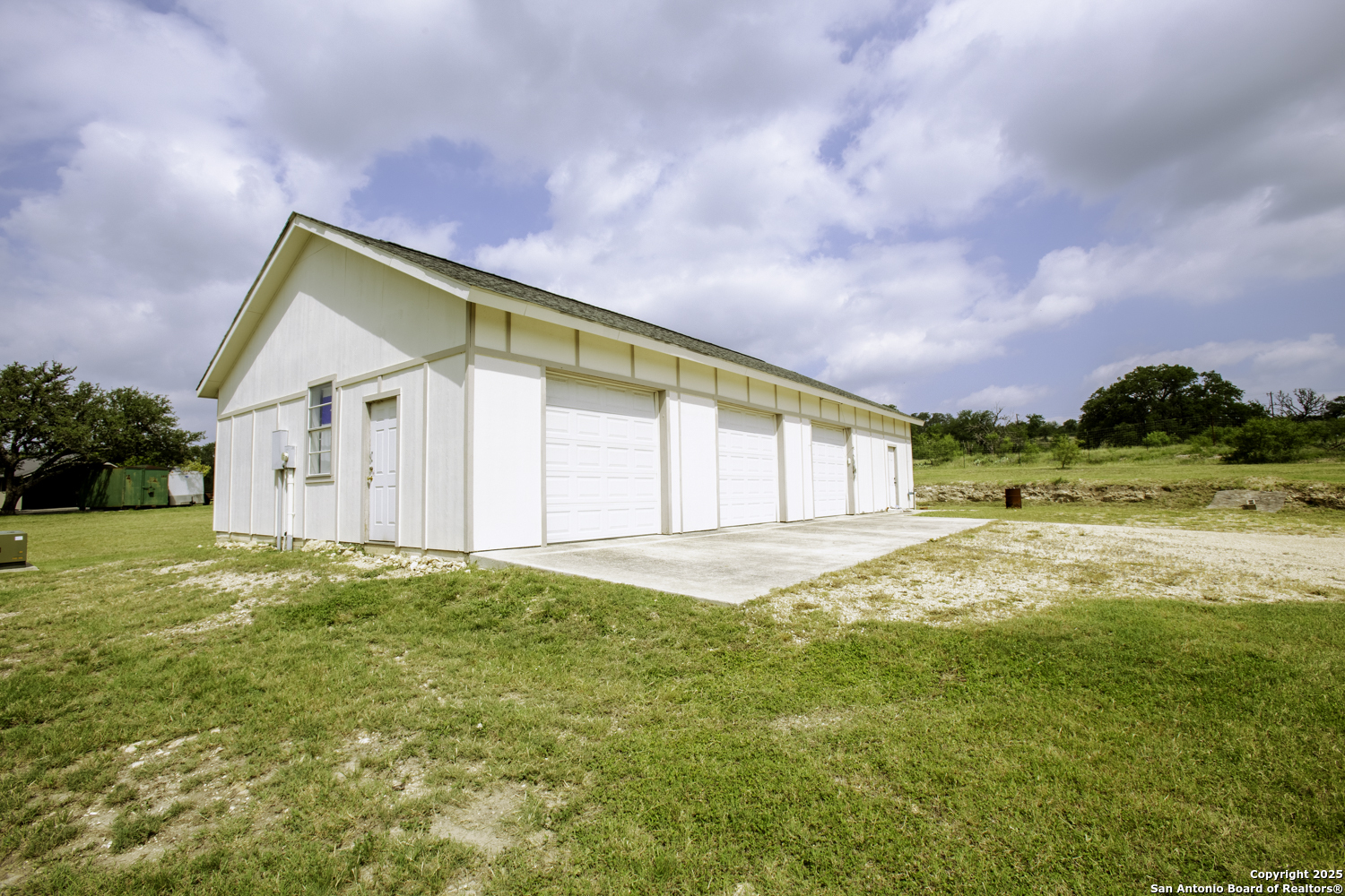 3 car garage with workshop