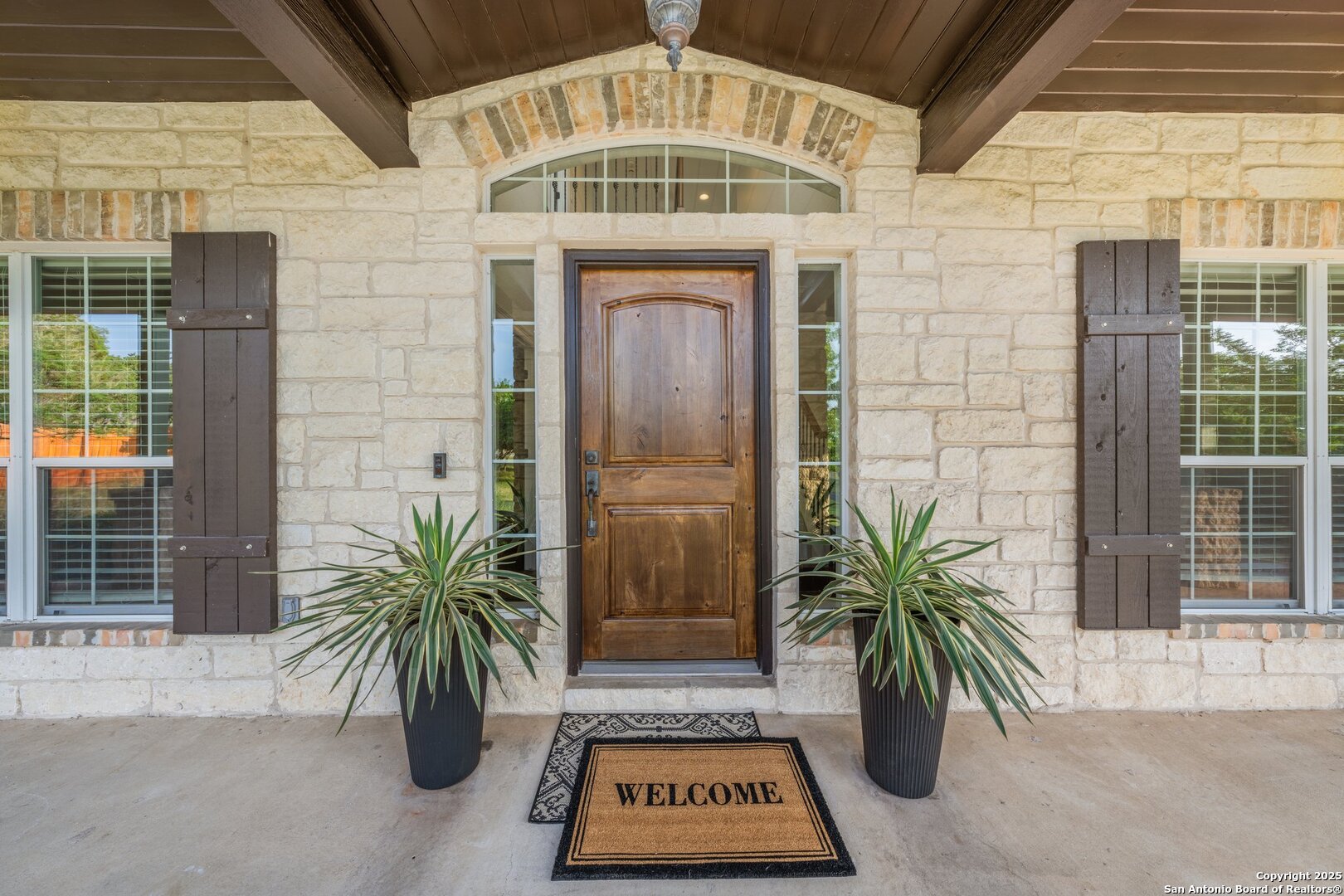 Beautiful covered entrance to the residence