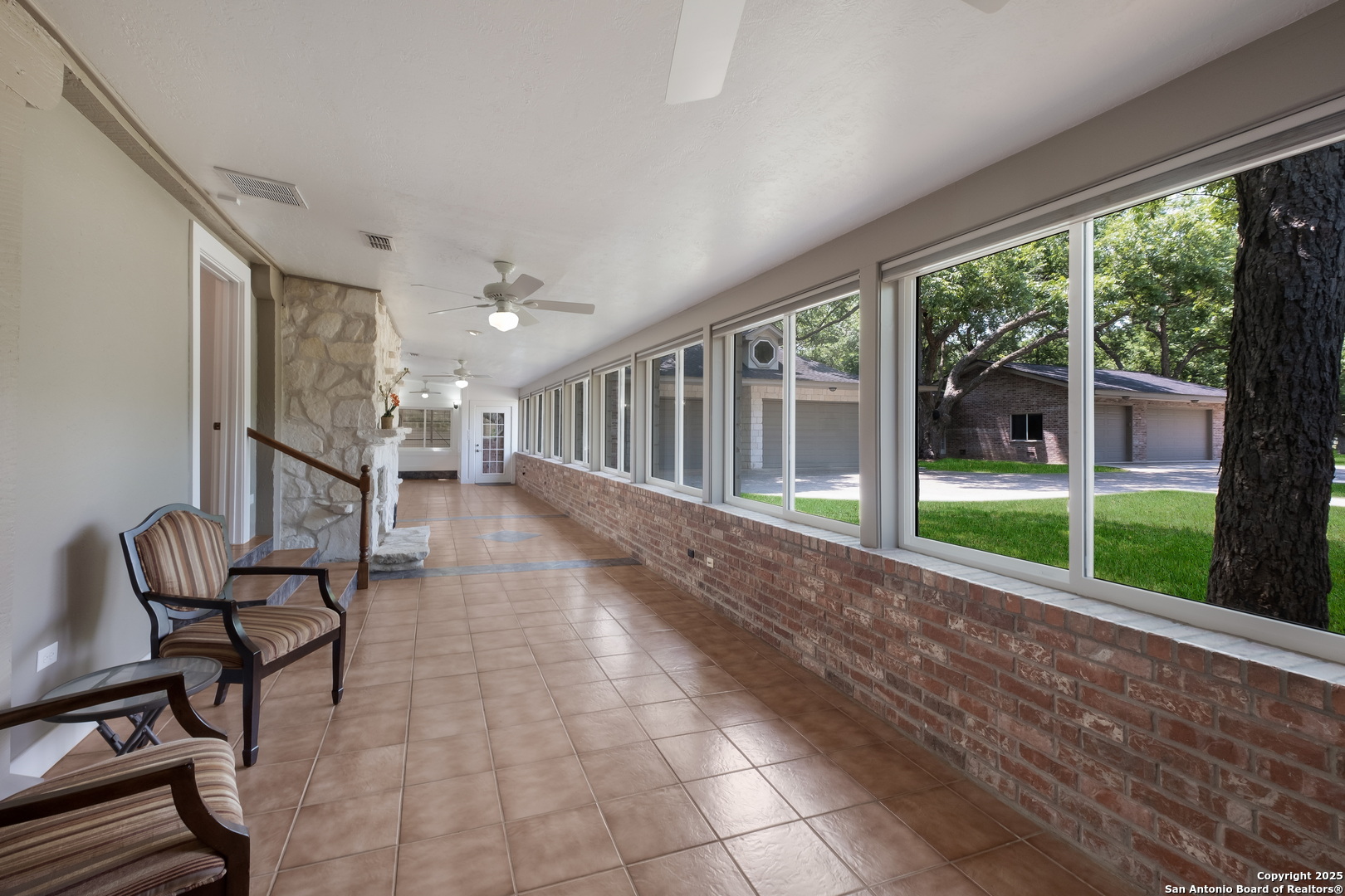 Foyer, dining or sitting area