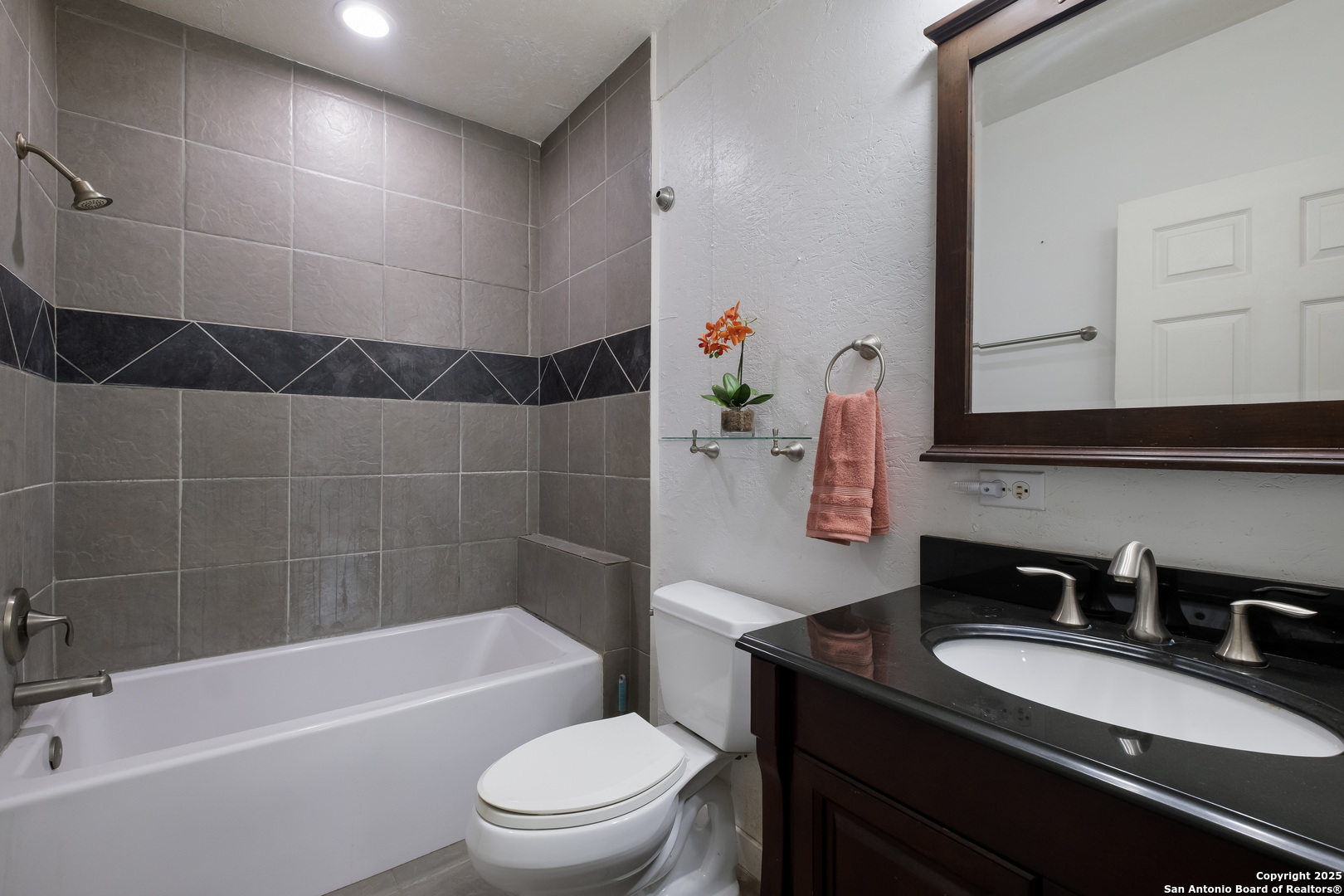 Bunk House Full Bathroom