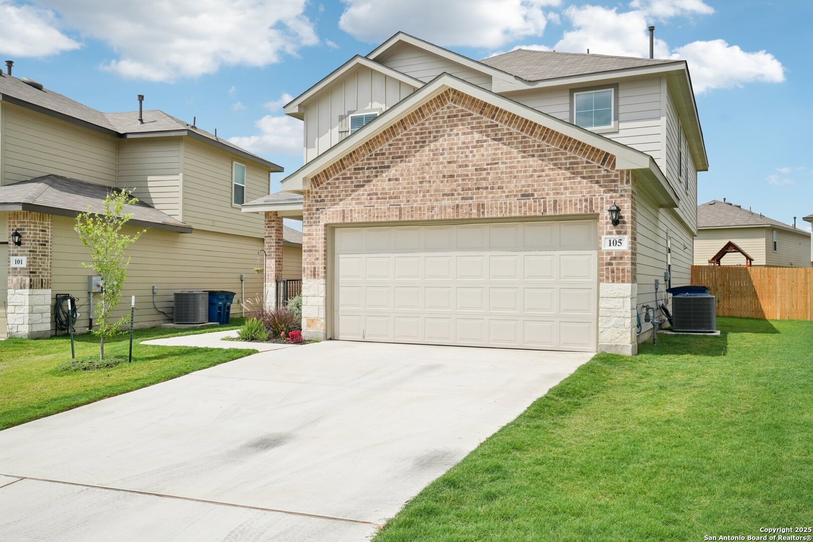 Photo 3 of Single family home for sale at 105 Chipping, Floresville, TX 78114 | MLS# 1873164 | Listing updated on 2025-09-10