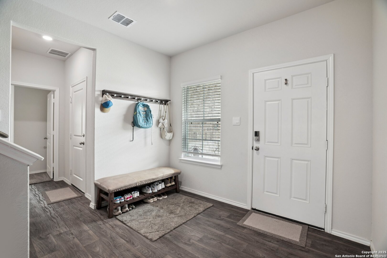 Photo 4 of Single family home for sale at 105 Chipping, Floresville, TX 78114 | MLS# 1873164 | Listing updated on 2025-09-10