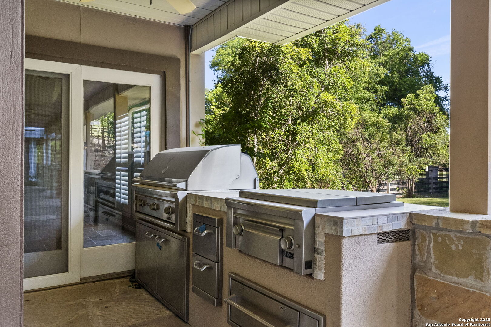 Outdoor kitchen