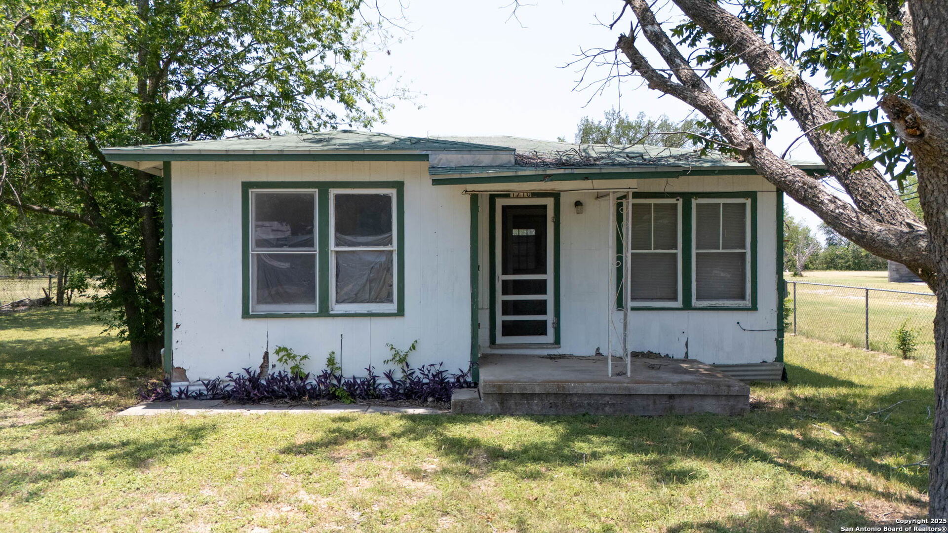 House to the right of the main house
