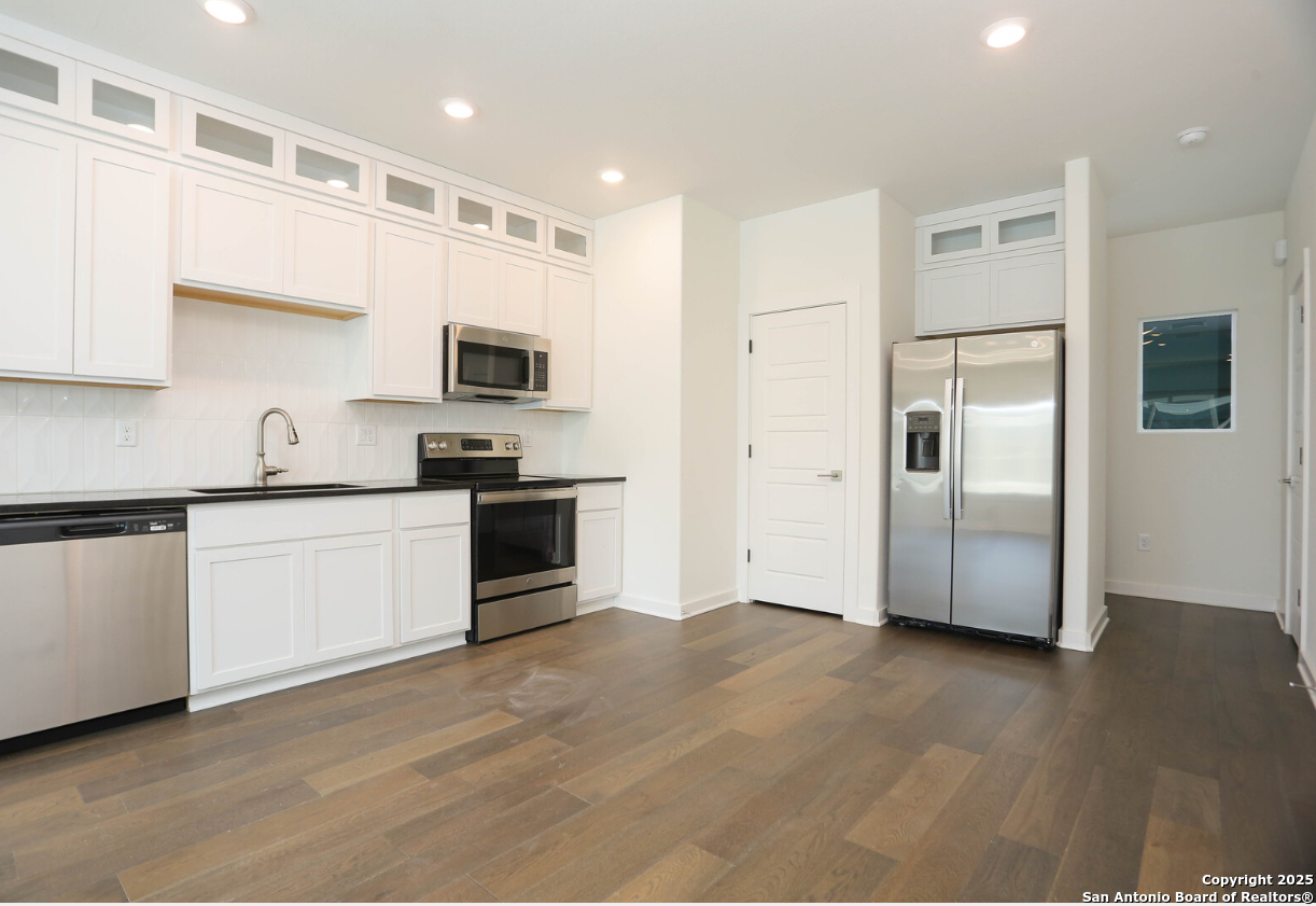 310 W Evergreen St #115, San Antonio, TX 78212