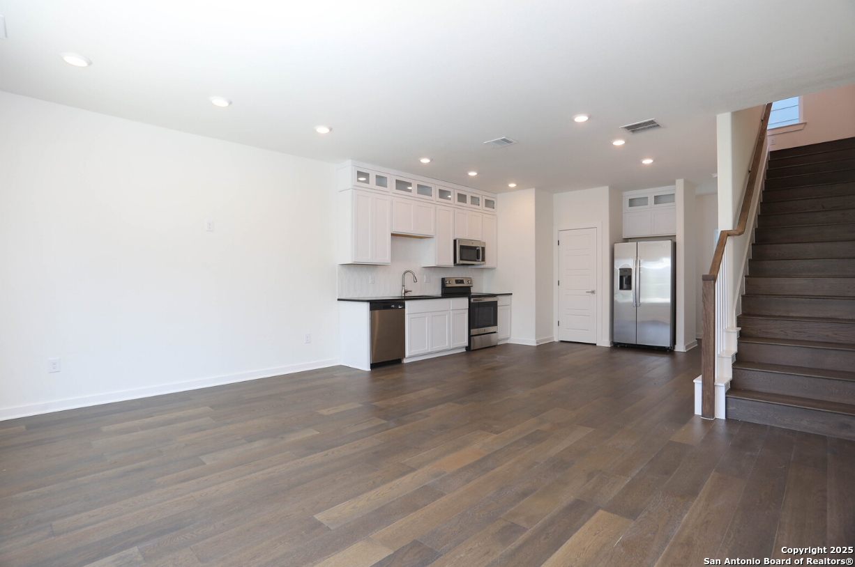 310 W Evergreen St #115, San Antonio, TX 78212