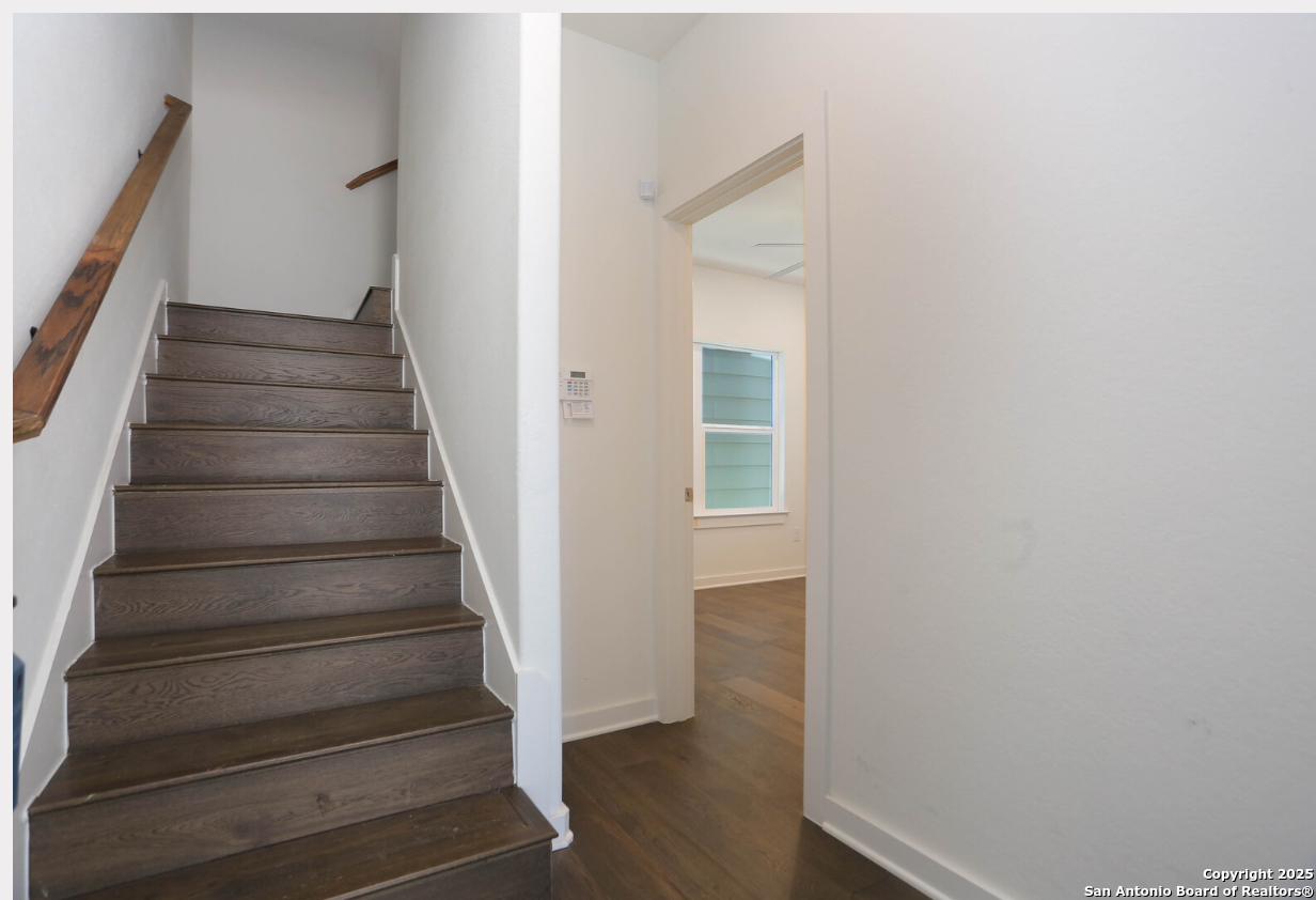 310 W Evergreen St #115, San Antonio, TX 78212