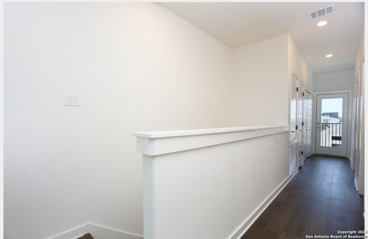 310 W Evergreen St #115, San Antonio, TX 78212