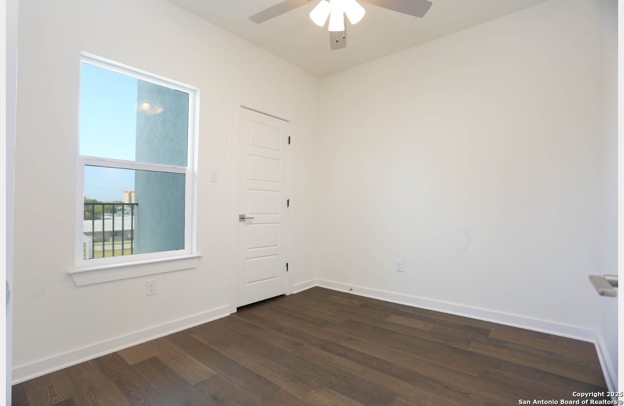 310 W Evergreen St #115, San Antonio, TX 78212