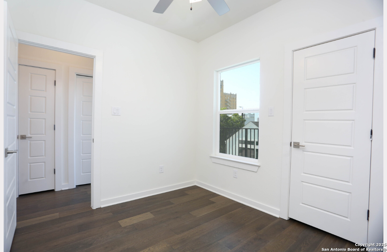 310 W Evergreen St #115, San Antonio, TX 78212