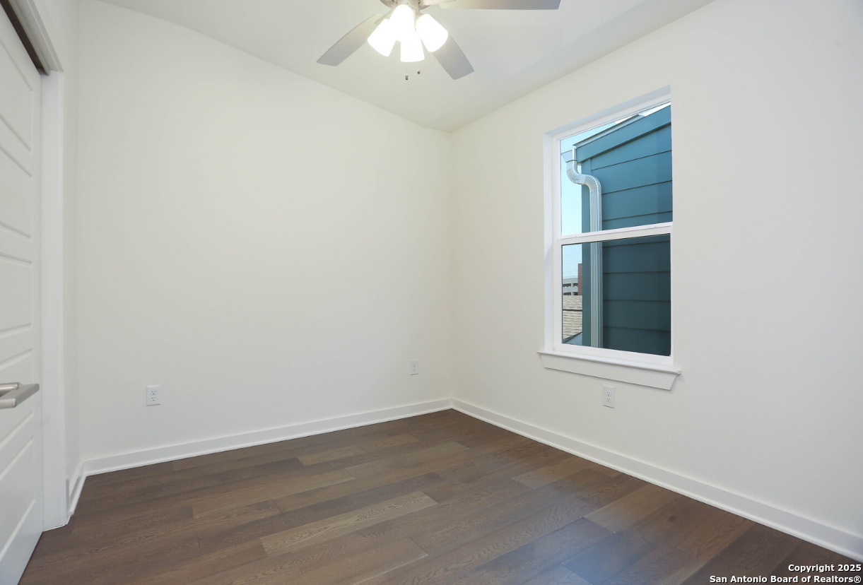 310 W Evergreen St #115, San Antonio, TX 78212