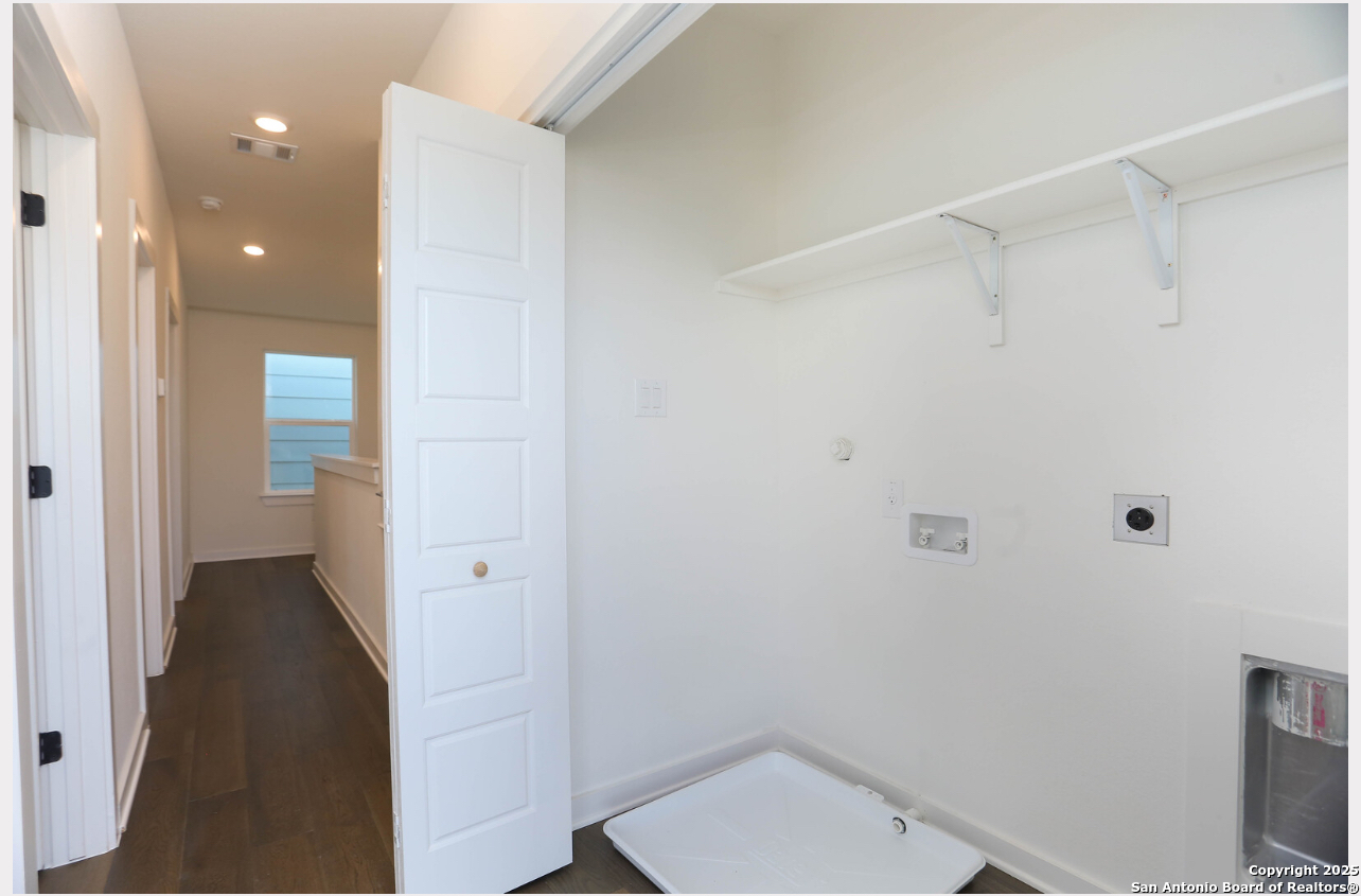 310 W Evergreen St #115, San Antonio, TX 78212