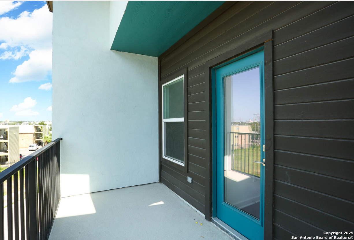 310 W Evergreen St #115, San Antonio, TX 78212