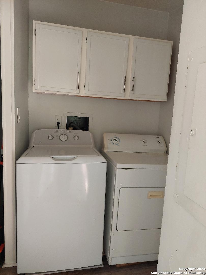 washer dryer area