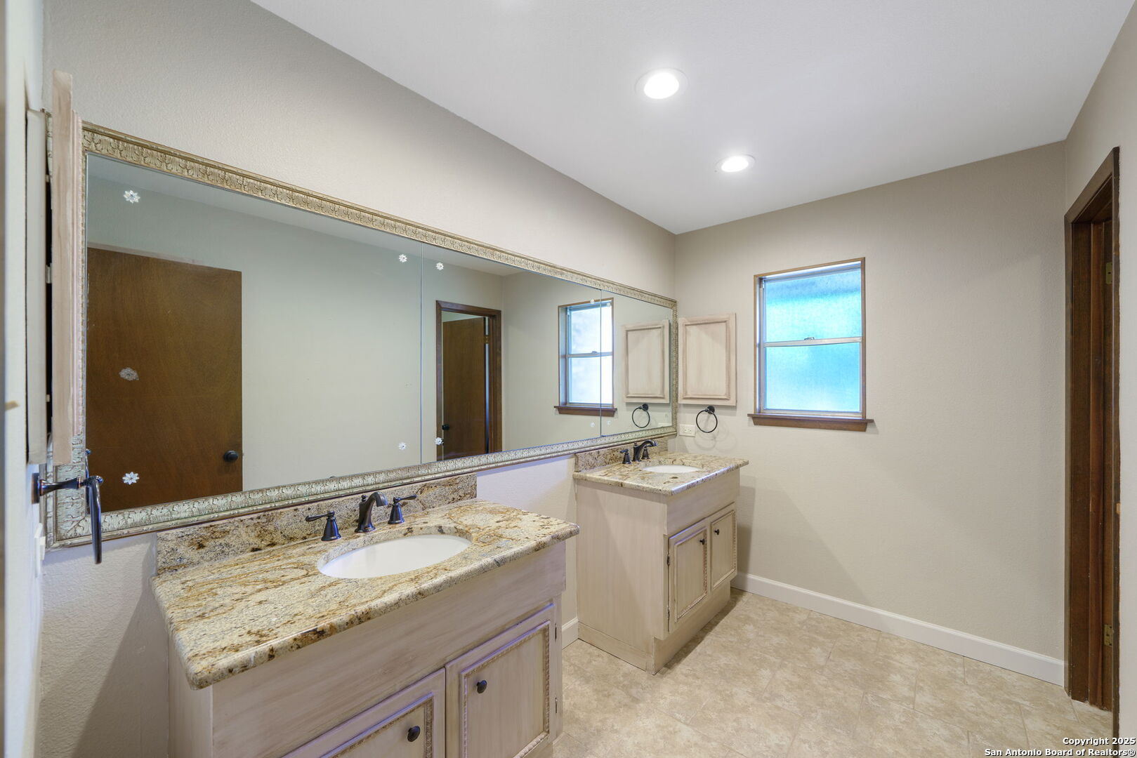 5422 Plantation Dr, San Antonio, TX 78230