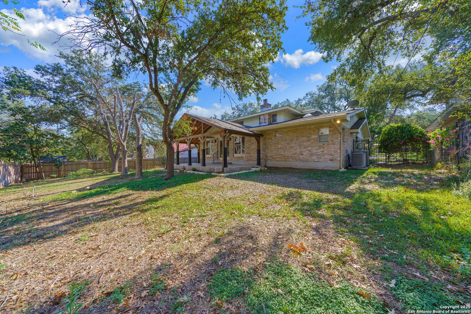 5422 Plantation Dr, San Antonio, TX 78230