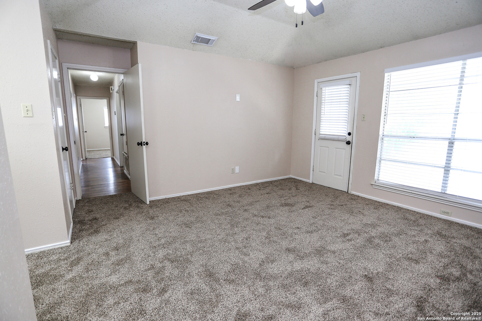 9515 WOODLAND HLS, San Antonio, TX 78250