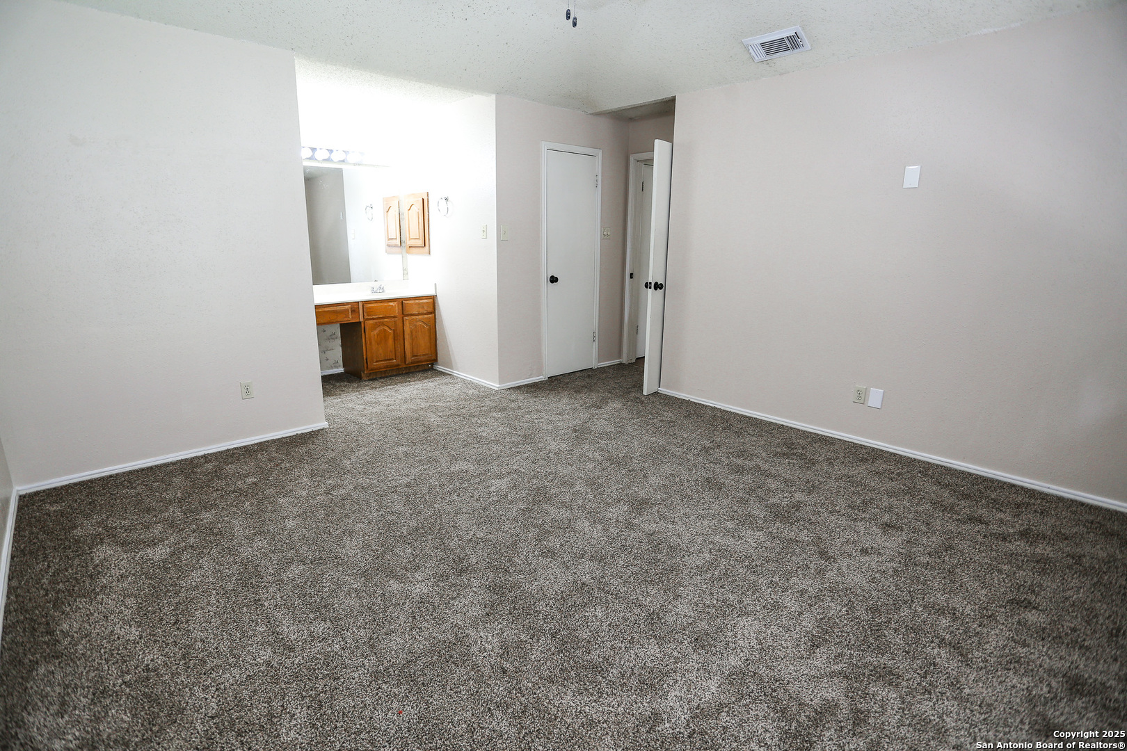 9515 WOODLAND HLS, San Antonio, TX 78250