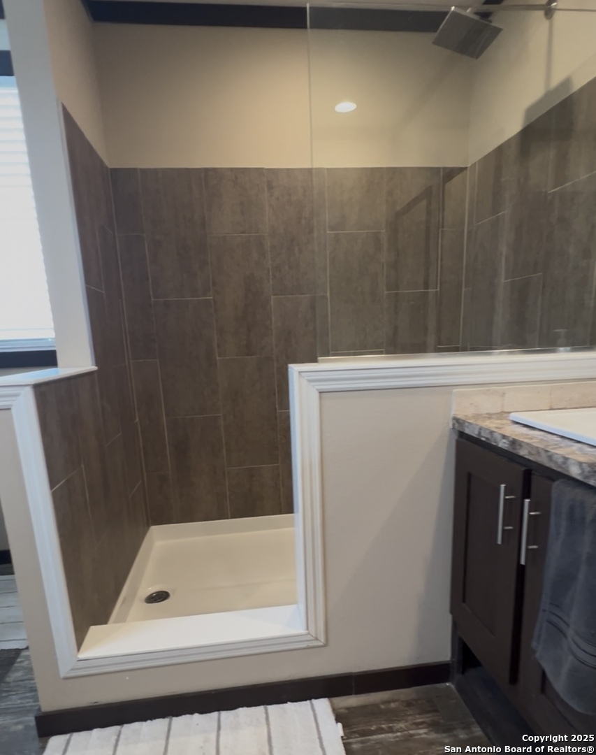 165 MARAVILLAS DR, Pleasanton, TX 78064