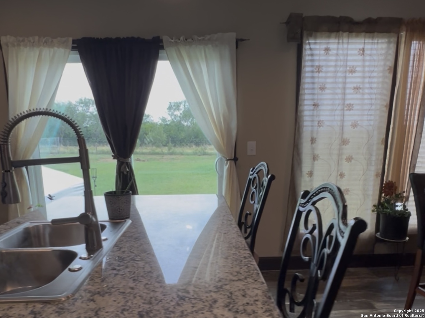 165 MARAVILLAS DR, Pleasanton, TX 78064