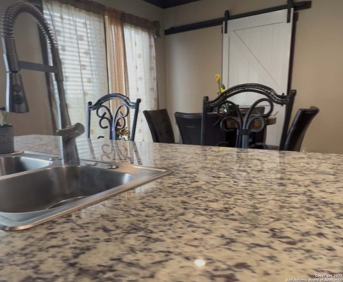 165 MARAVILLAS DR, Pleasanton, TX 78064
