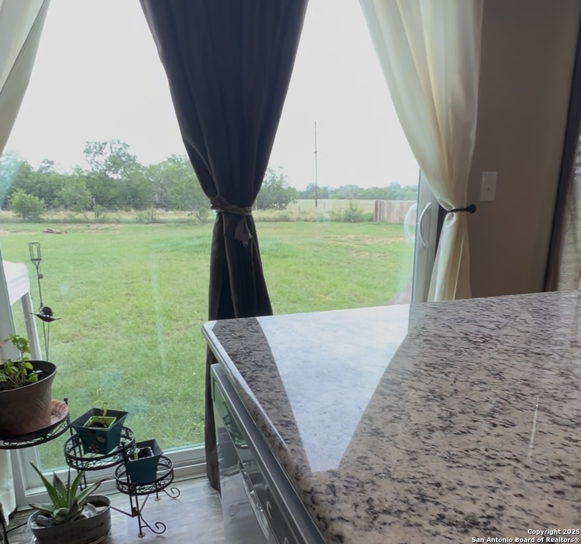 165 MARAVILLAS DR, Pleasanton, TX 78064