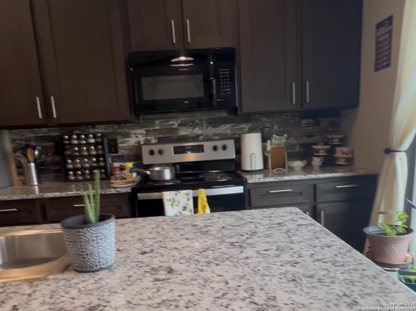 165 MARAVILLAS DR, Pleasanton, TX 78064