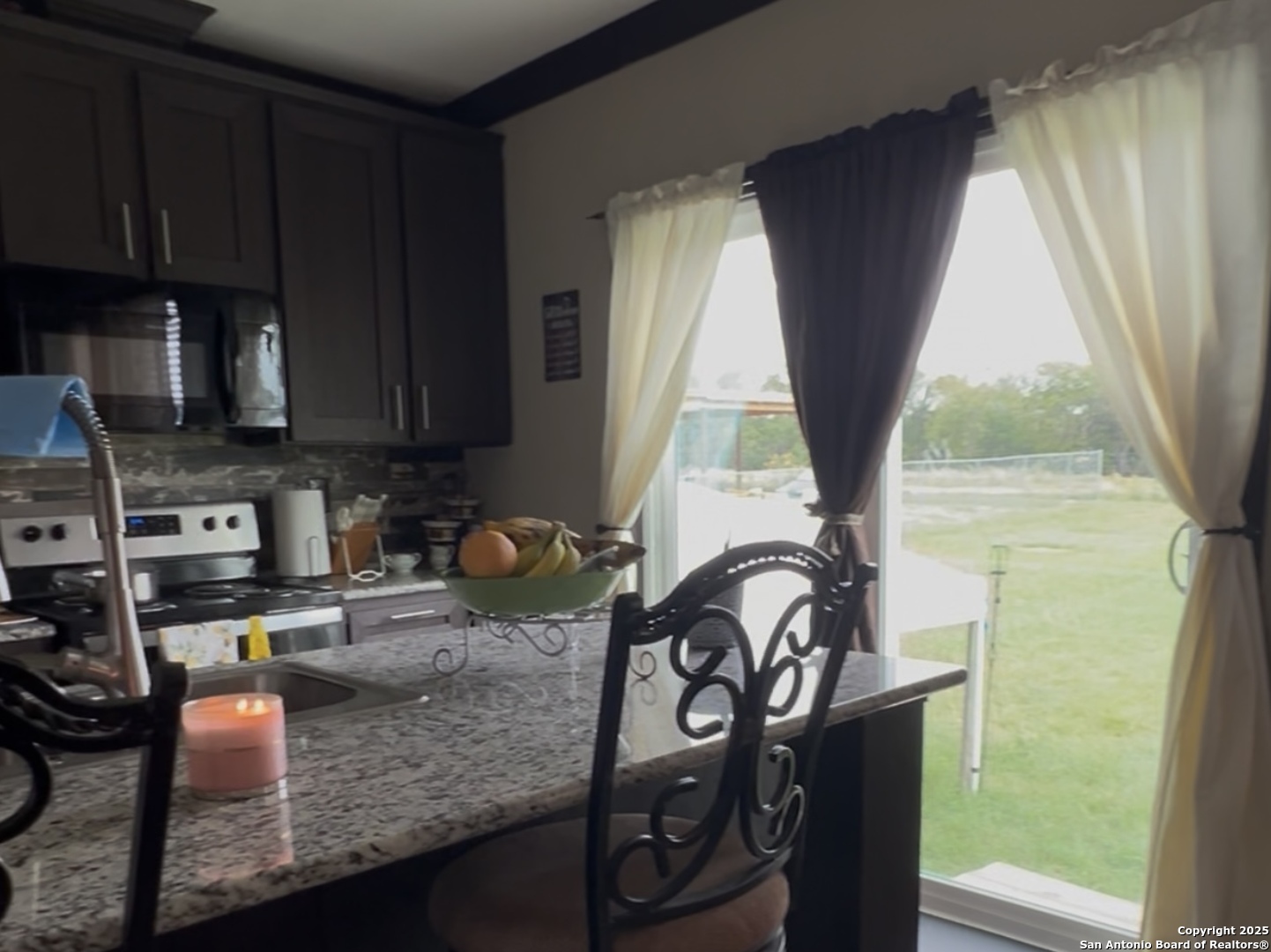 165 MARAVILLAS DR, Pleasanton, TX 78064