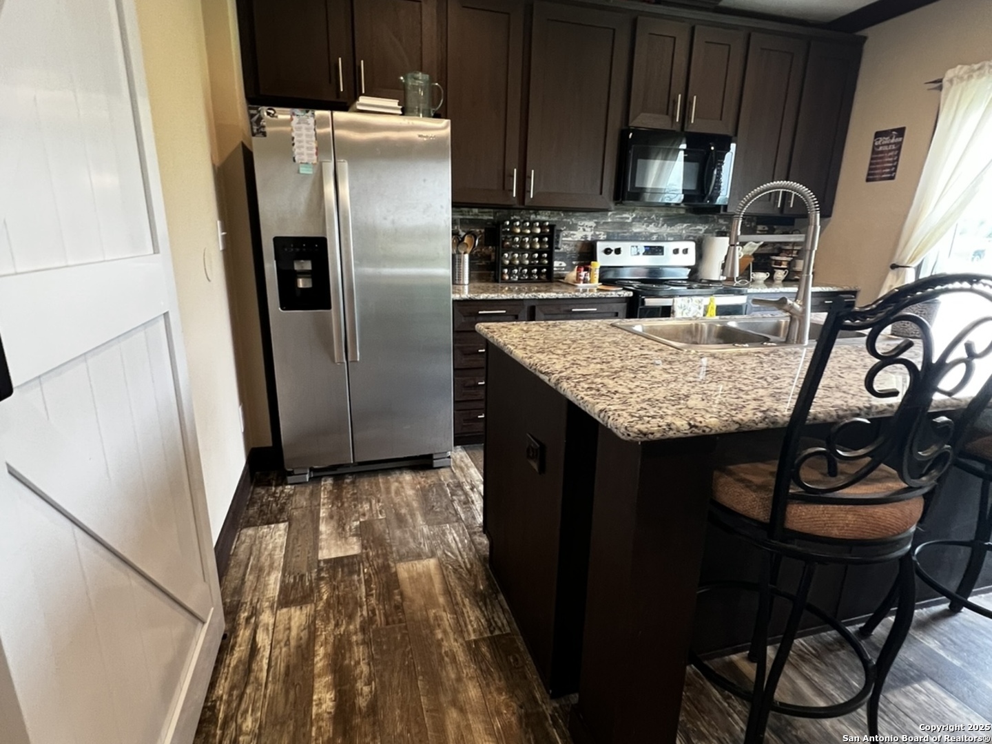 165 MARAVILLAS DR, Pleasanton, TX 78064