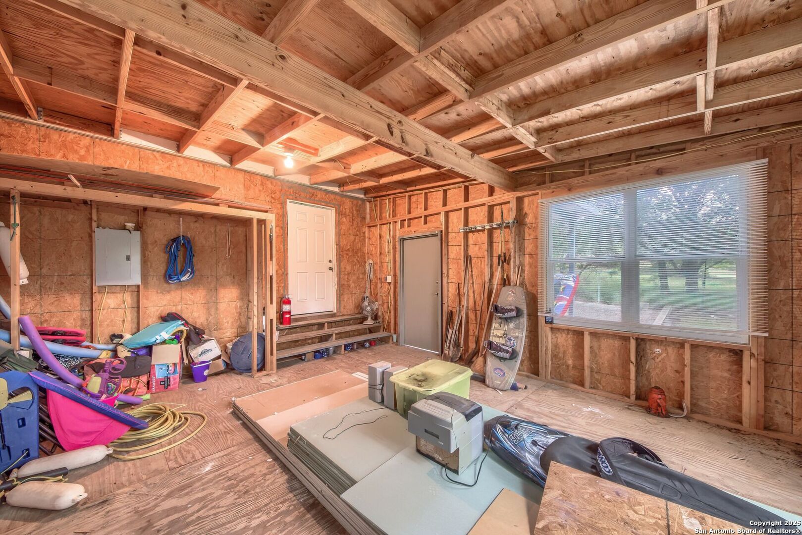 Unfinished large primary suite, lots of windows