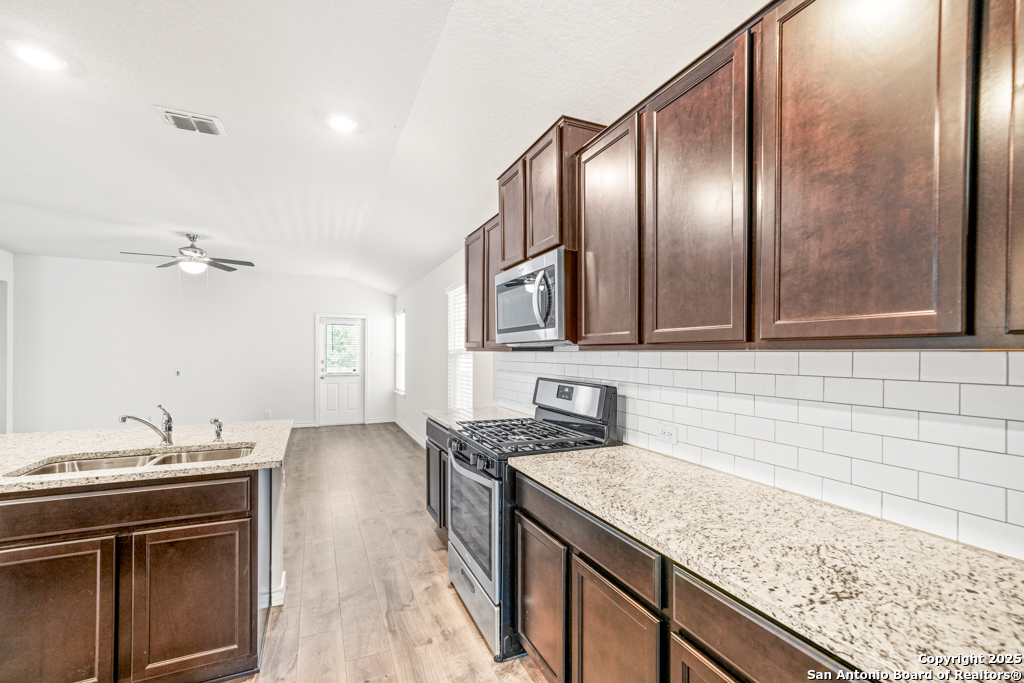 305 Cuban Emerald, San Antonio, TX 78253