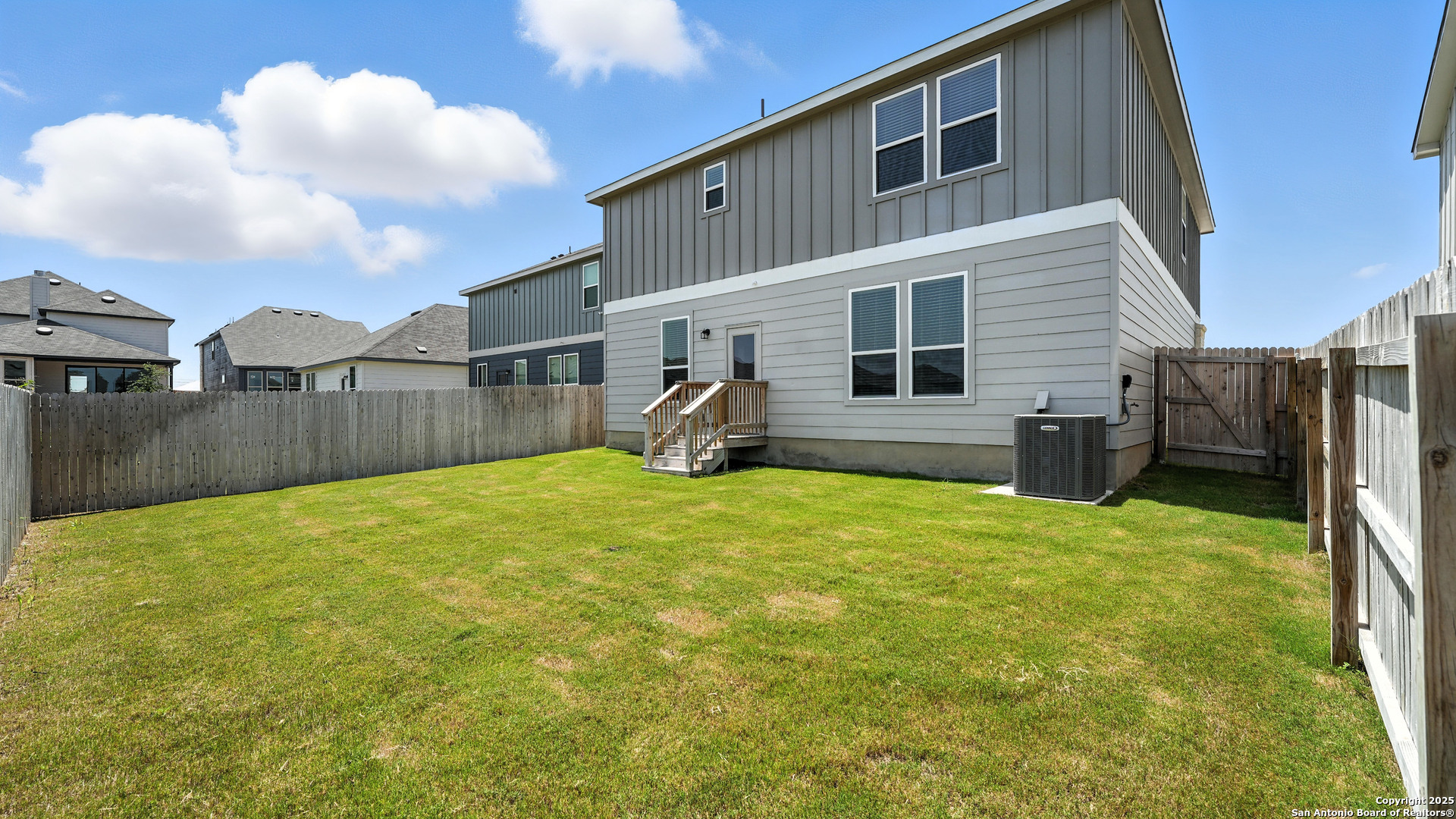 158 HAZY GLADE DR, Seguin, TX 78155