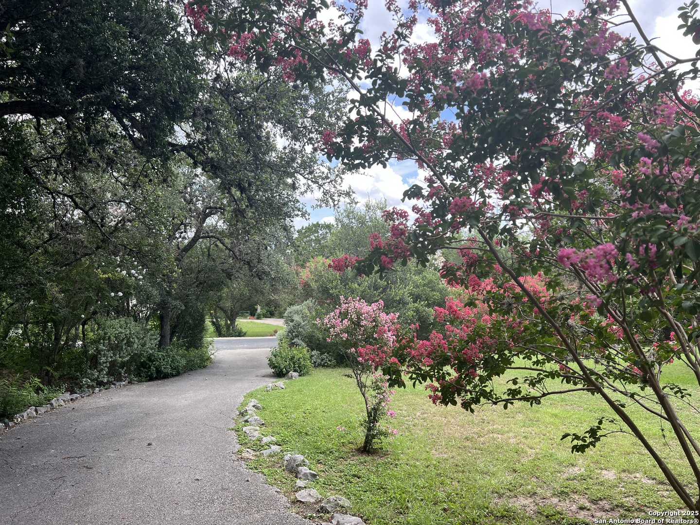Lovely drive way to the entry of home.