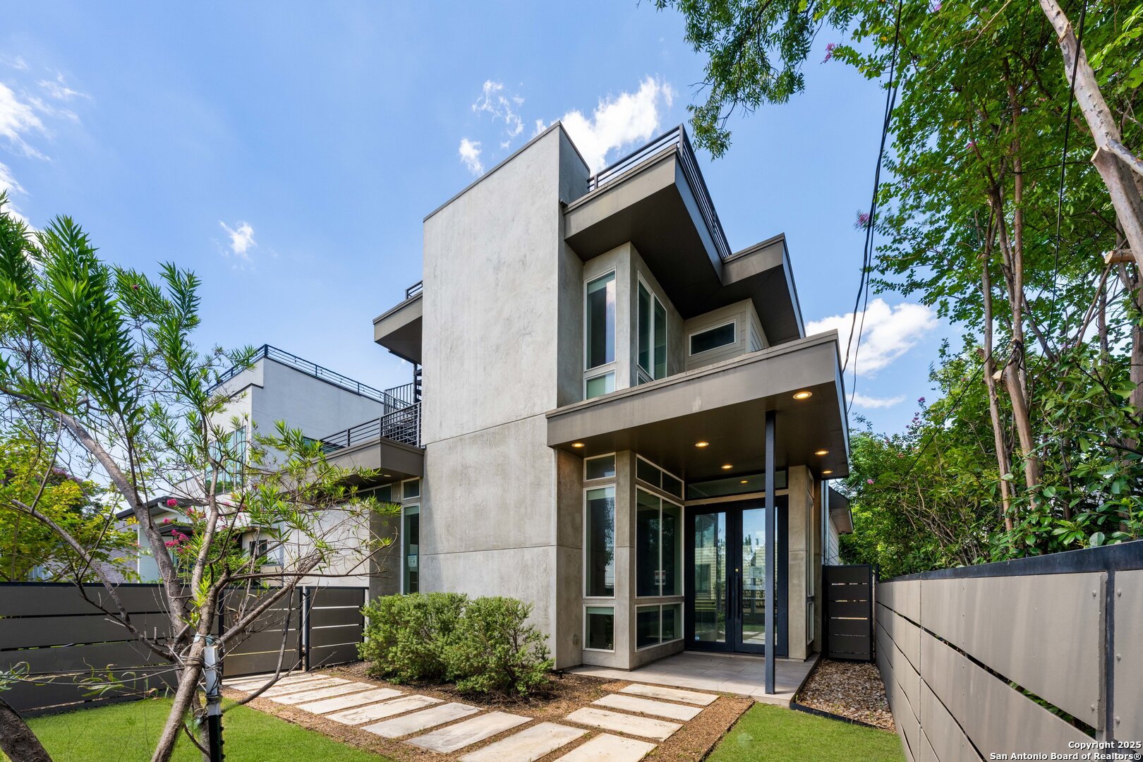 Homes for sale in Austin, TX | 2004 E 8th St, Austin, TX 78702 | MLS# 1888158