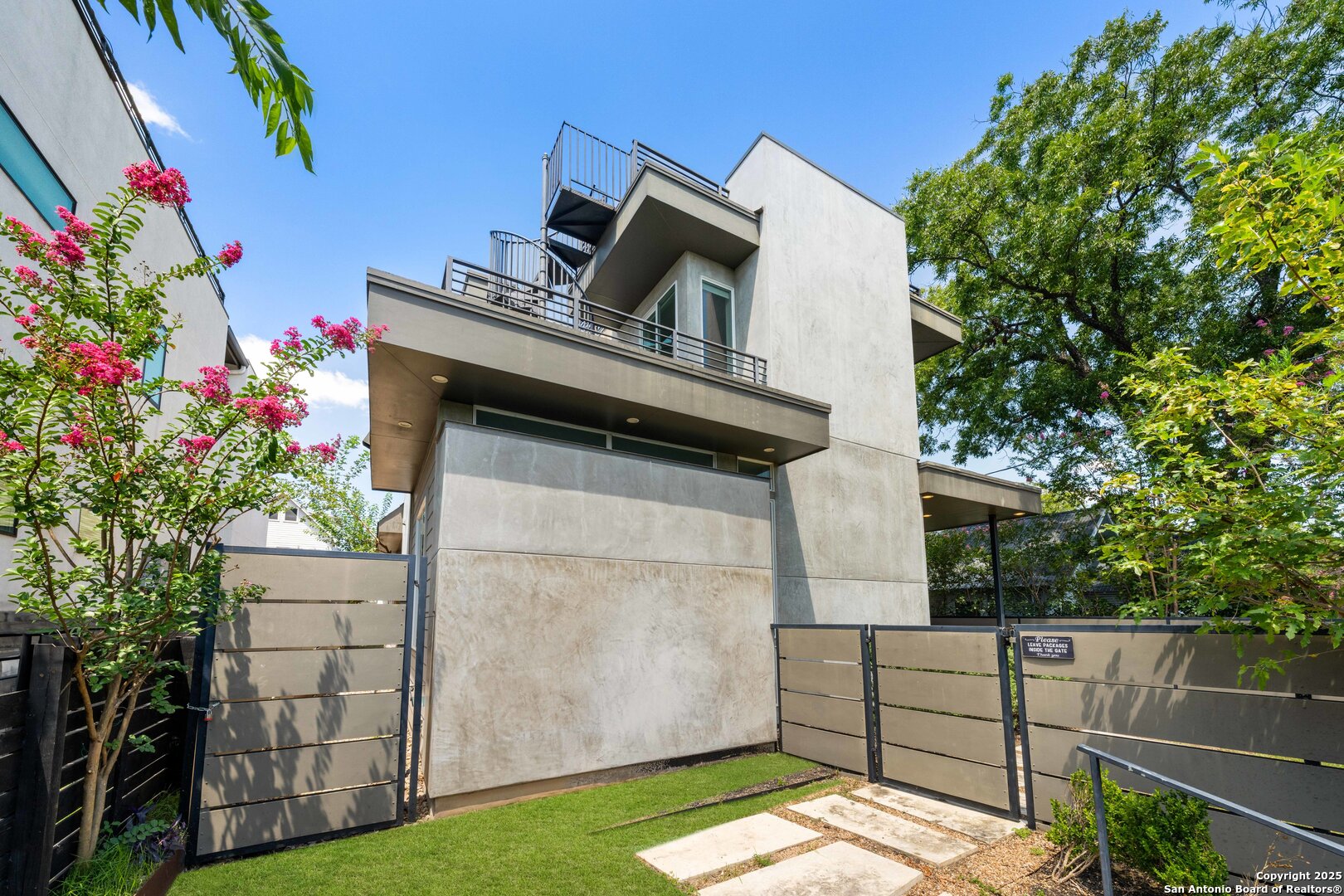 Homes for sale in Austin, TX | 2004 E 8th St, Austin, TX 78702 | MLS# 1888158