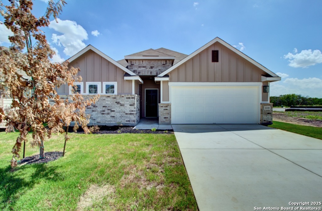 2506 White Daisy Hill Listing Cover Image