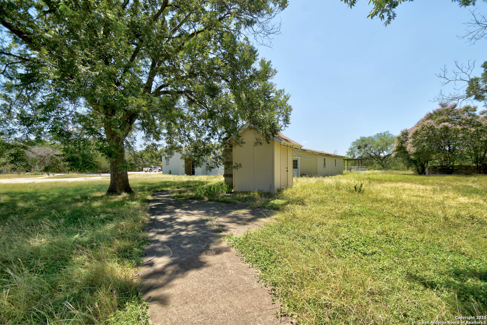 6060 Old Camp Bullis Rd San Antonio, TX 78257 - 1889756 - KWHillCountry.com