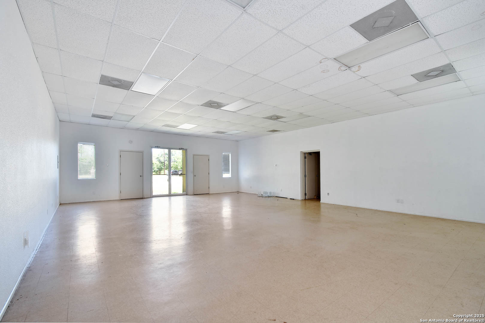 6060 Old Camp Bullis Rd San Antonio, TX 78257 - 1889756 - KWHillCountry.com