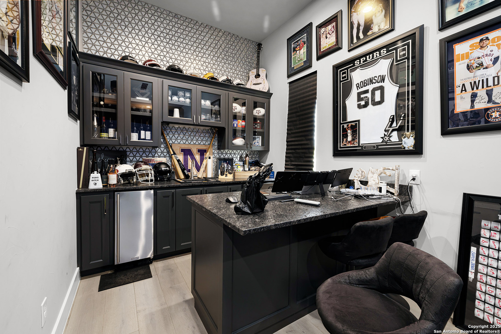 Simulator room with Wet Bar