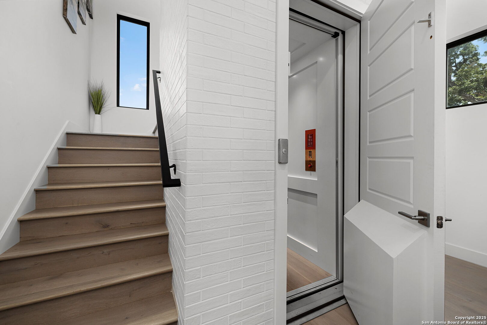 Elevator to all levels