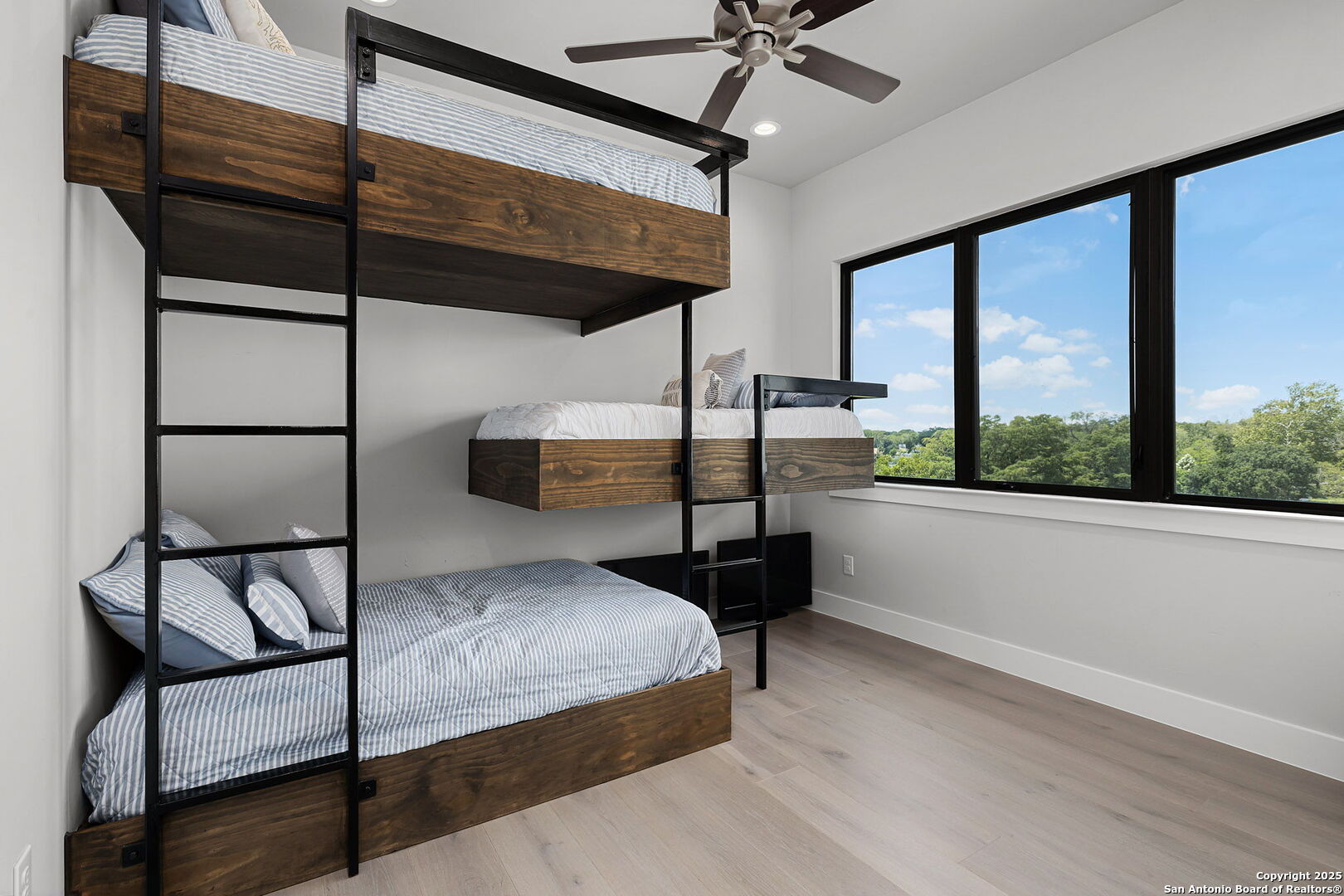 Bunk room for guests