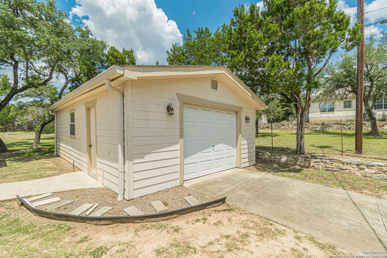 Work shop or additional garage