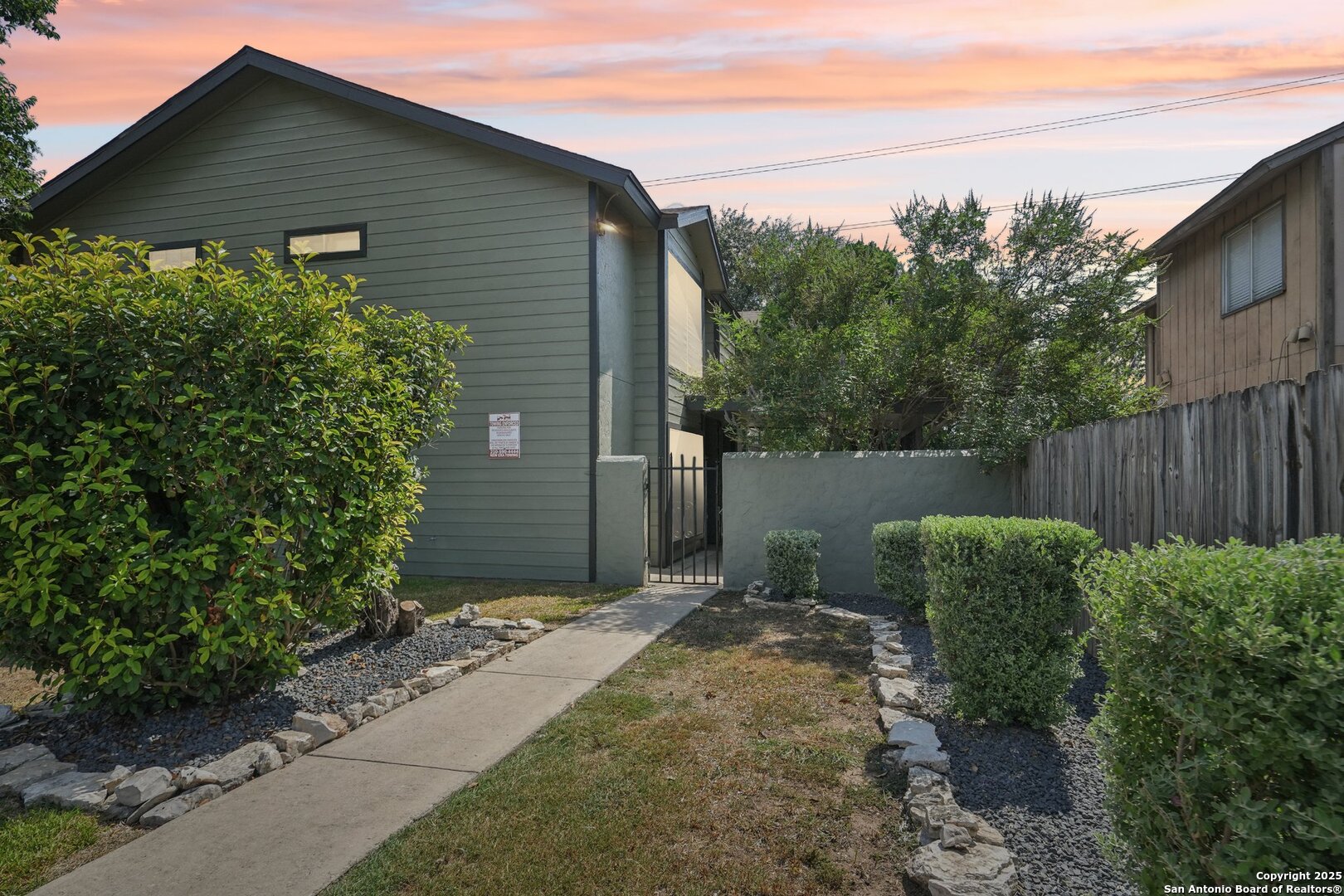 10609 Starcrest Dr Listing Cover Image
